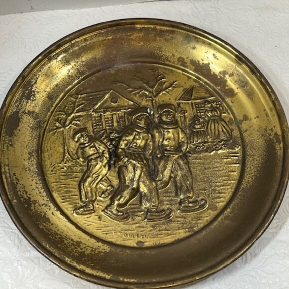 Handmade Brass Repousse Skaters w/Onlookers Decorative Wall Plate 10" - Picture 1 of 14